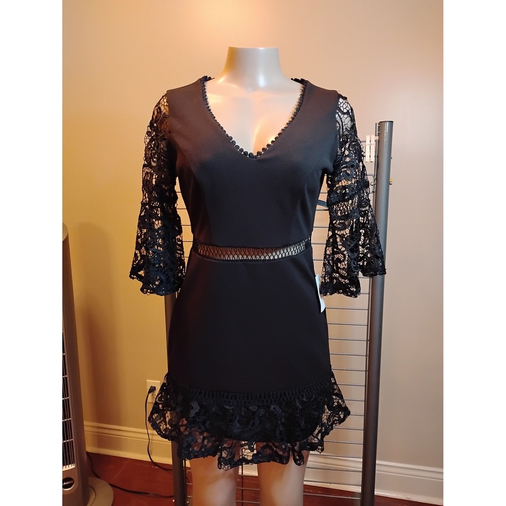 B. Darlin Black Lace cocktail/party Bell Sleeve Mini DressV-Neck 4XGV198 7/8 NWT